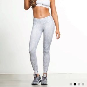 ALO Yoga Airbrush Legging Python XS NWOT